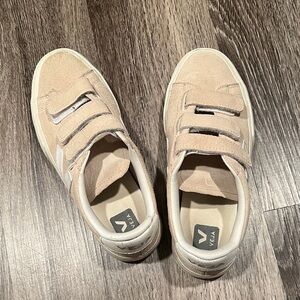 Veja Women’s Sneakers - Beige Velcro